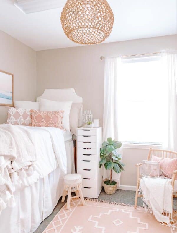 35 Aesthetically Pleasing Dorm Room Ideas For Girls You’ll Love