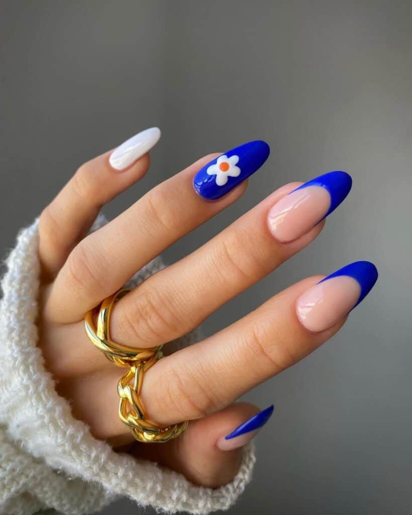 Royal Blue with Daisy Flower Nails