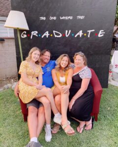 21 Beautiful Graduation Party Backdrop Ideas to Take your Grad Party to ...