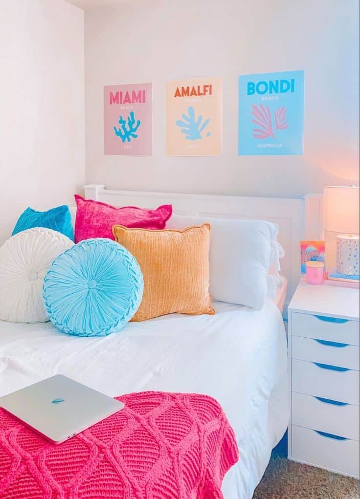 vibrant colors dorm room idea 