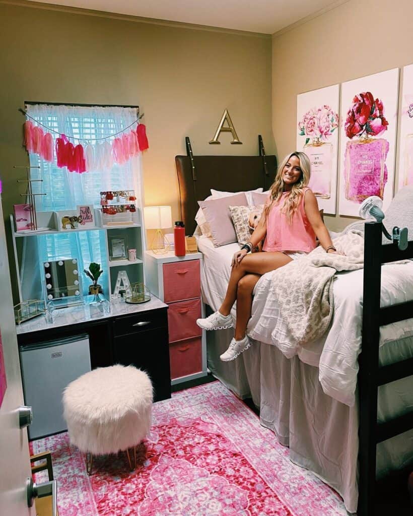 hot pink dorm room color shceme