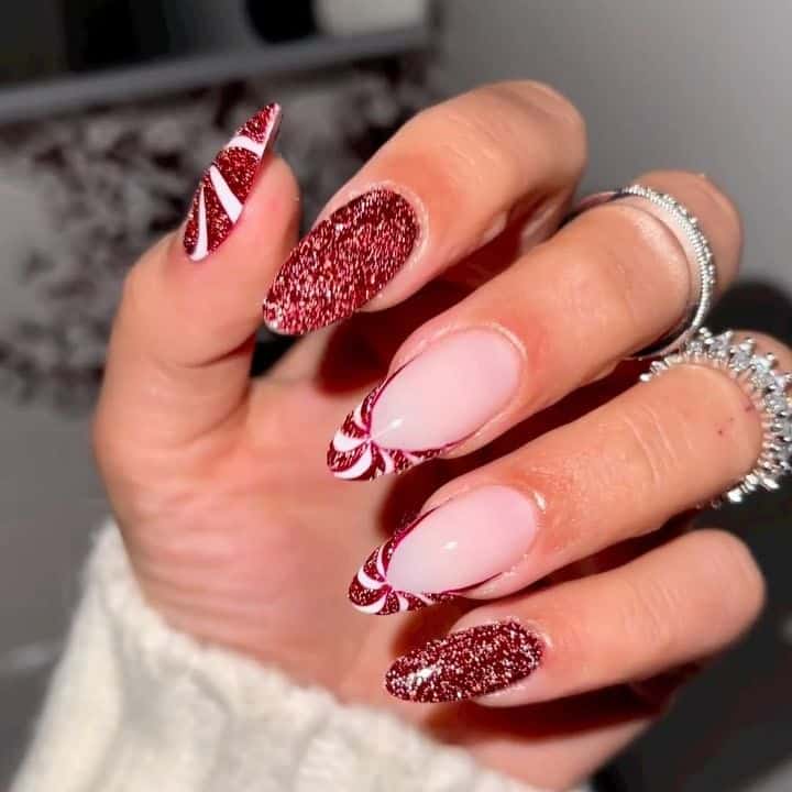 Diseños de uñas navideñas rojas