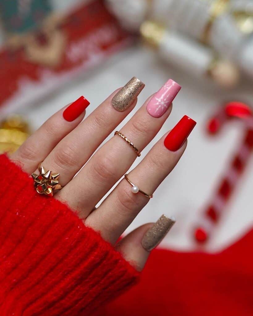 Diseños de uñas navideñas rojas