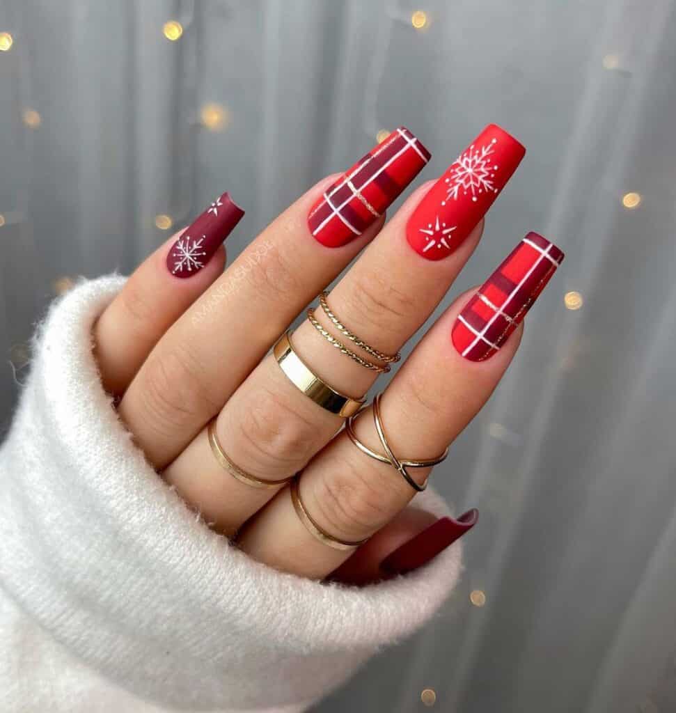 Diseños de uñas navideñas rojas