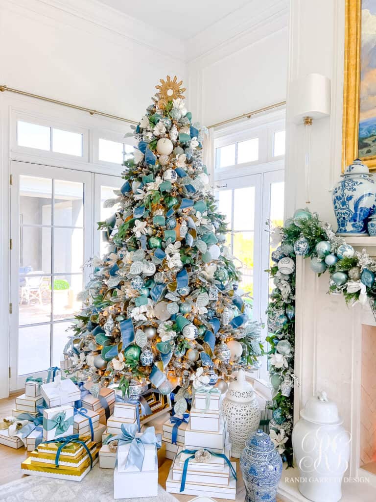 Blue and White Christmas Tree Decoration Ideas