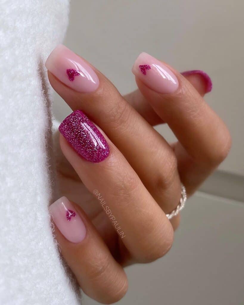 Short Sparkly Valentine’s Day Nails Idea