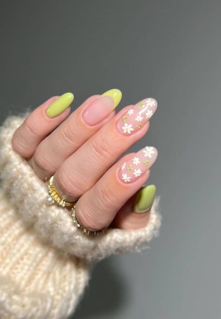 Daisies Nails for April