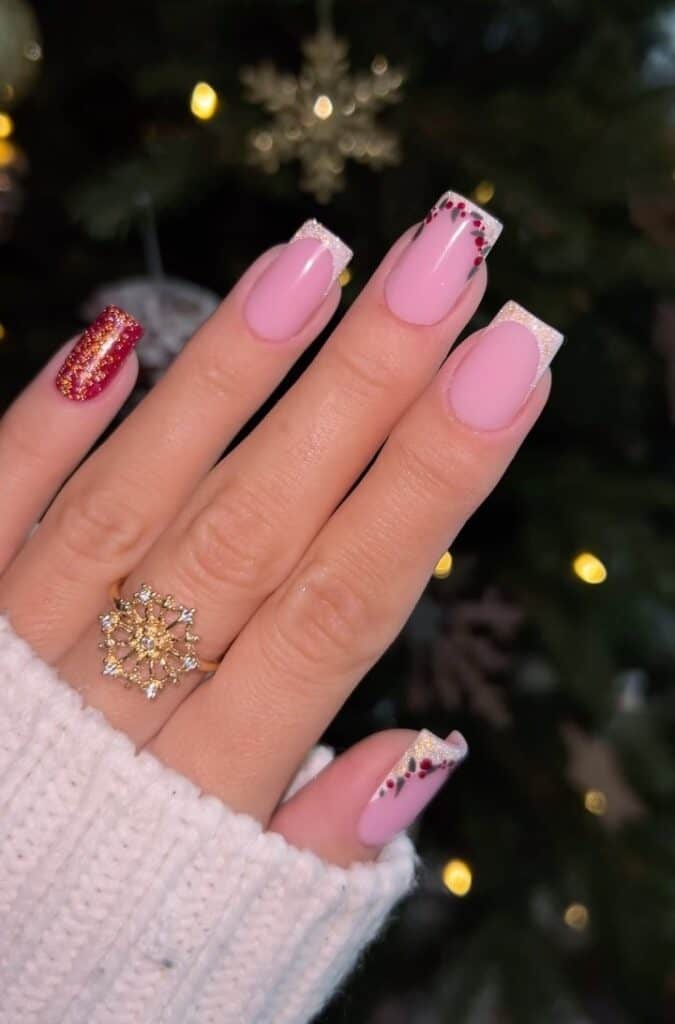 Diseños de uñas cortas y elegantes para Navidad