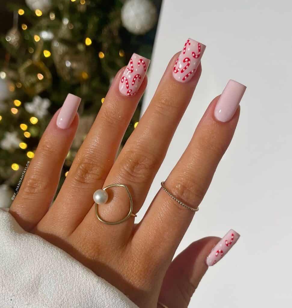 Uñas cortas estilo Candy Cane Lane