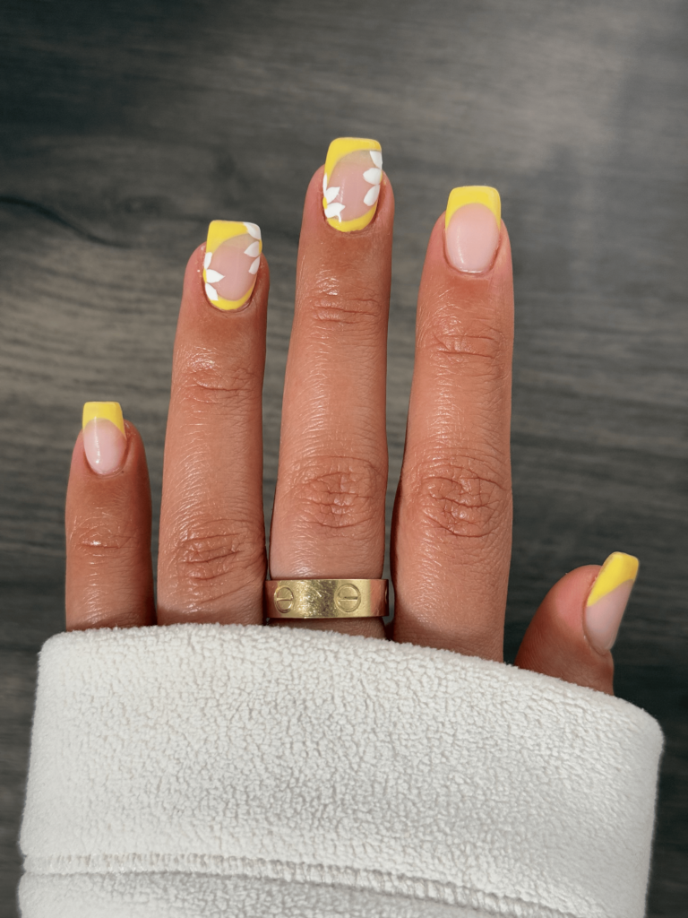 Lemon Daisies Short Nails for Spring